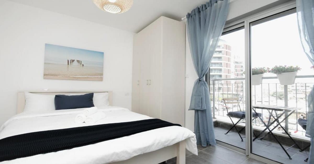 דירה חדשה ואופנתית עם שני חדרי שינה ומרפסת בלב פלורנטין תל אביב