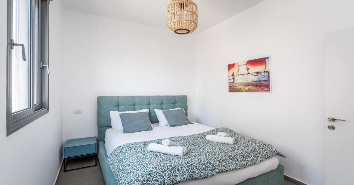 דירה מהממת עם 3 חדרי שינה ומרפסת – אזור בוגרשוב תל אביב